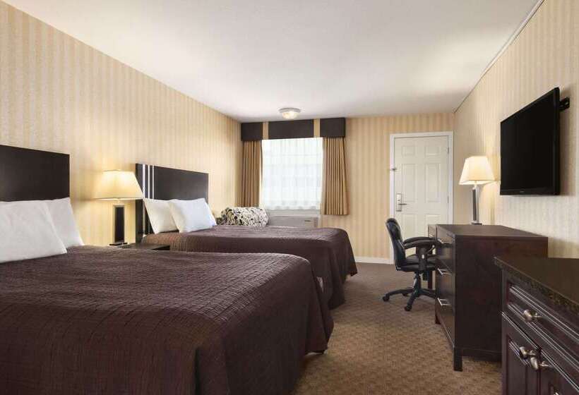 هتل Travelodge By Wyndham Kamloops Mountview