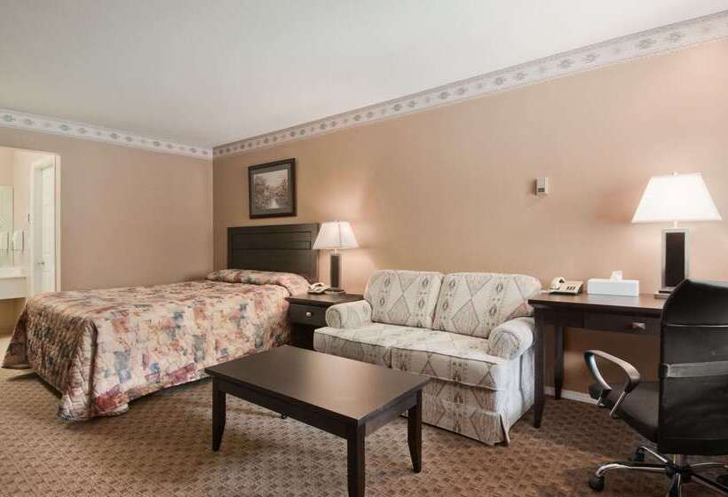 هتل Travelodge By Wyndham Kamloops Mountview