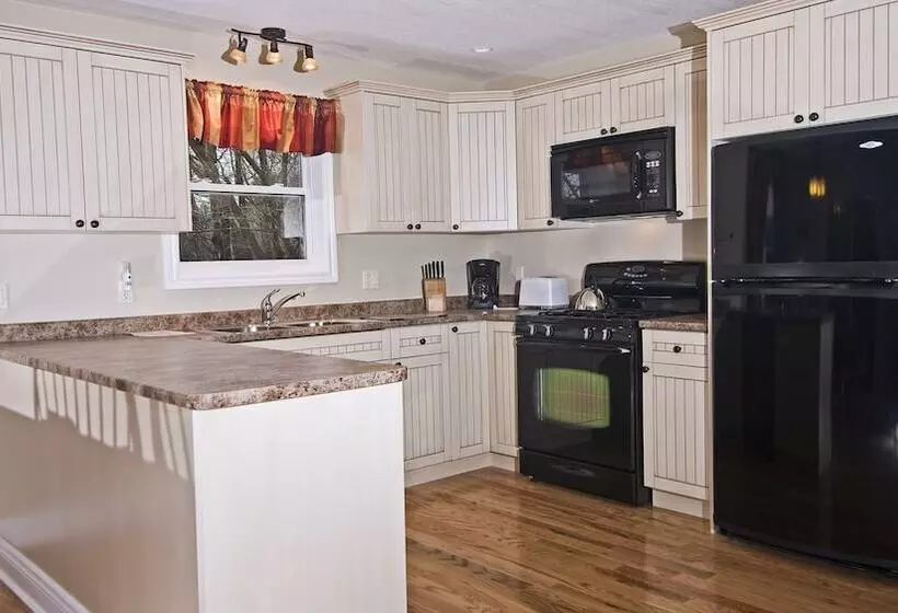 Отель Blue Water Acres