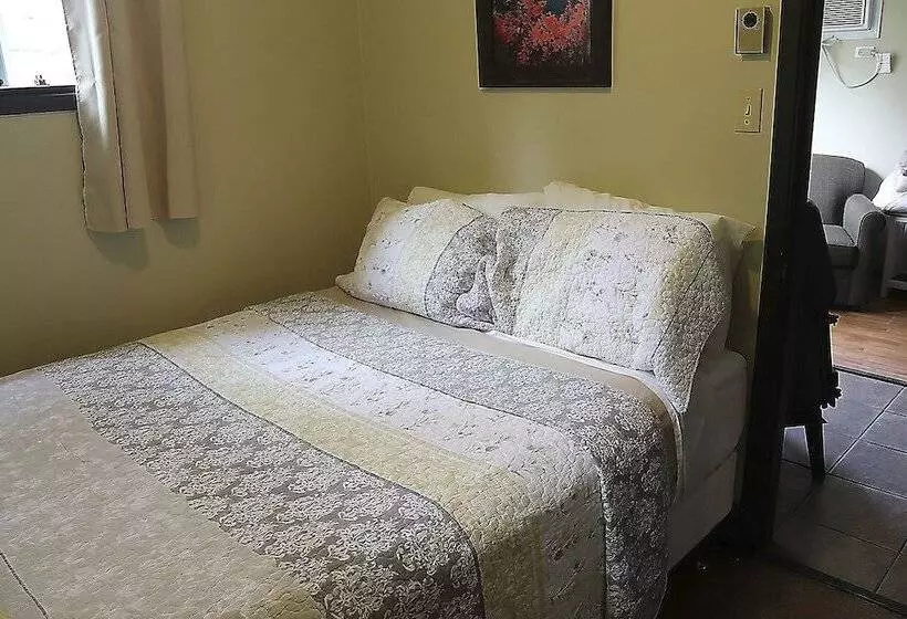 Отель Blue Water Acres