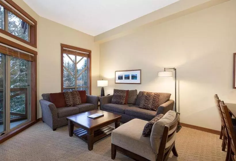 בית מלון כפרי Horstman House By Whistler Premier