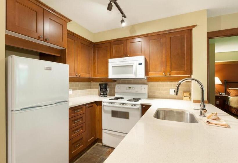 هتل Horstman House By Whistler Premier