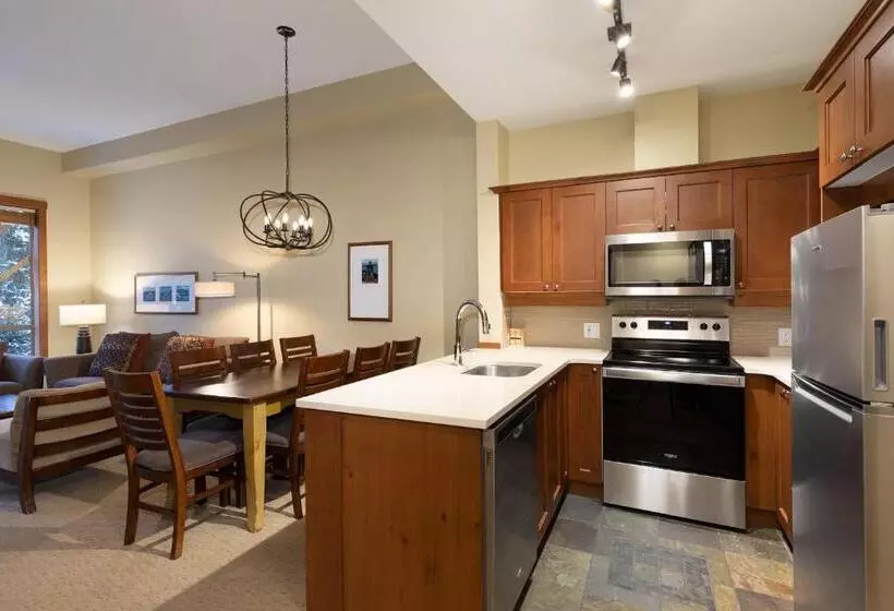 בית מלון כפרי Horstman House By Whistler Premier