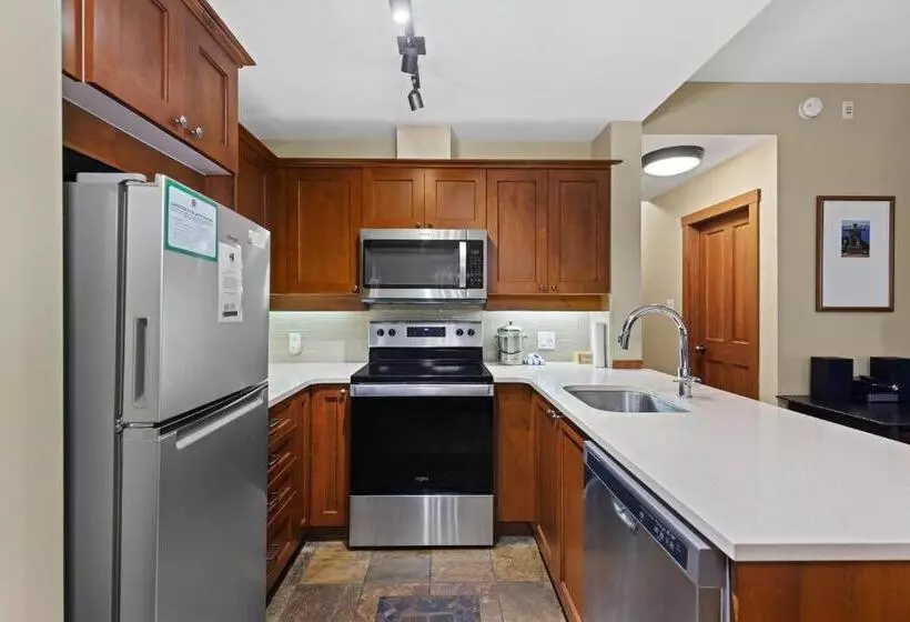 בית מלון כפרי Horstman House By Whistler Premier