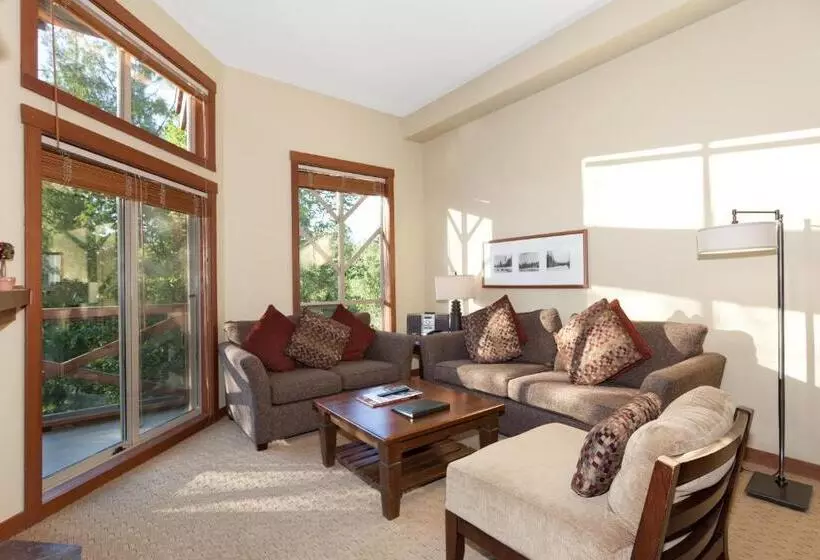 בית מלון כפרי Horstman House By Whistler Premier