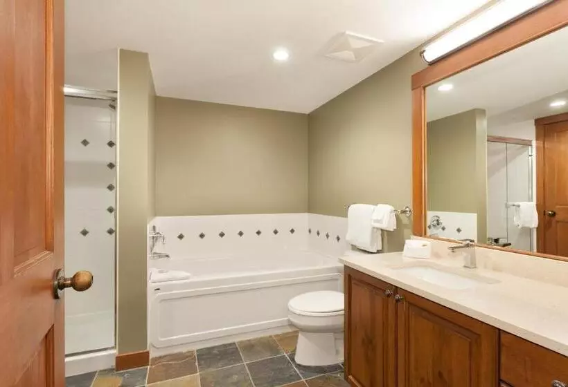 בית מלון כפרי Horstman House By Whistler Premier