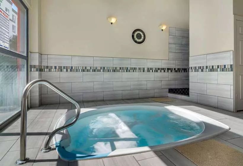 בית מלון כפרי Quality Inn