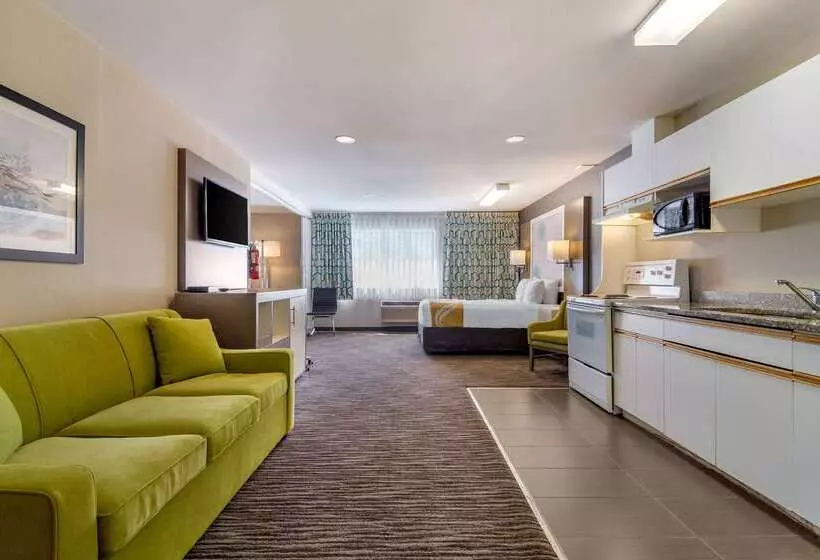 בית מלון כפרי Quality Inn