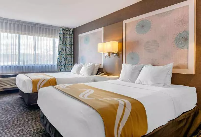 בית מלון כפרי Quality Inn