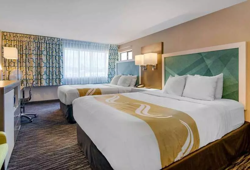 בית מלון כפרי Quality Inn