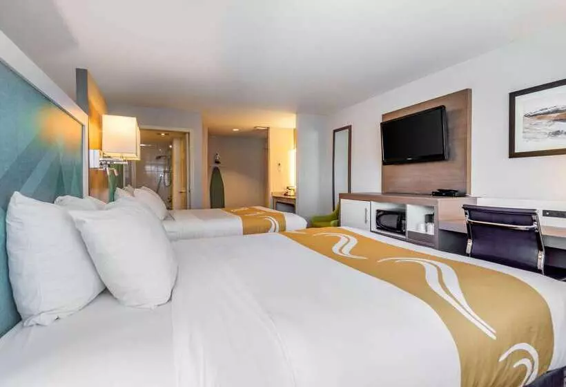 בית מלון כפרי Quality Inn