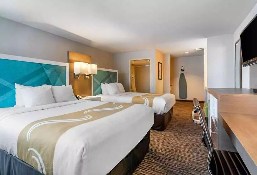 בית מלון כפרי Quality Inn