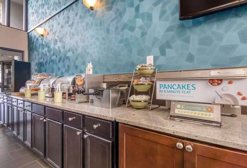 בית מלון כפרי Quality Inn