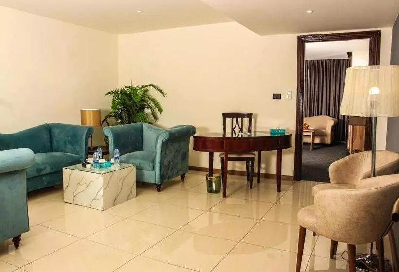 هتل The Sandy Palace