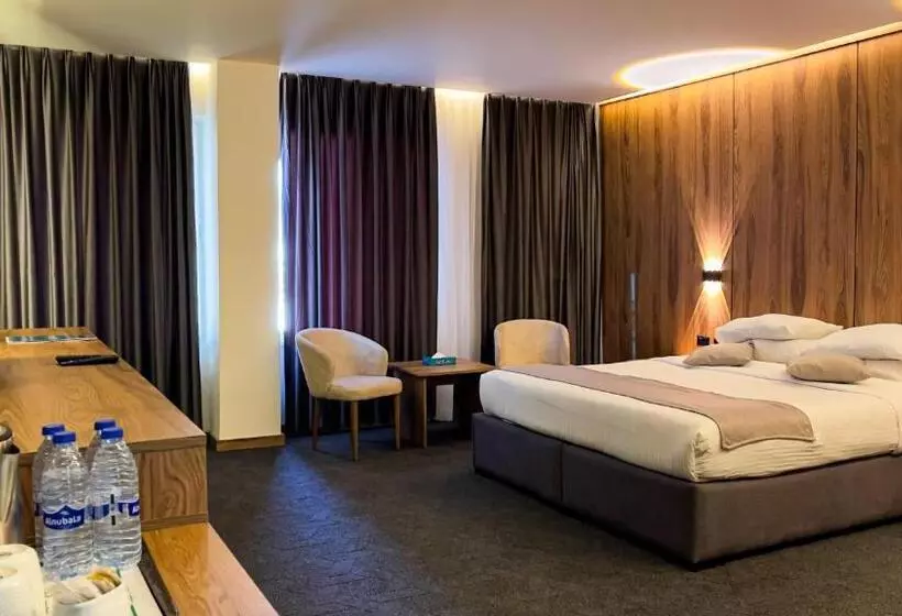 هتل The Sandy Palace