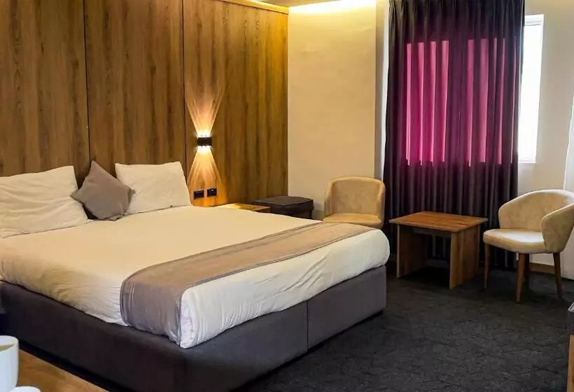 هتل The Sandy Palace