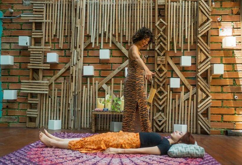 هتل Socialtel Medellin   Formerly Selina Medellin