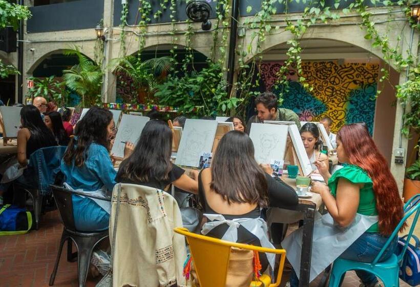 هتل Socialtel Medellin   Formerly Selina Medellin