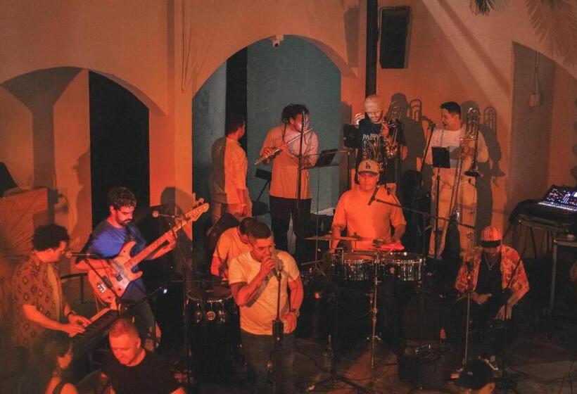 هتل Socialtel Medellin   Formerly Selina Medellin