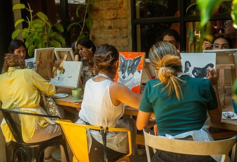 هتل Socialtel Medellin   Formerly Selina Medellin