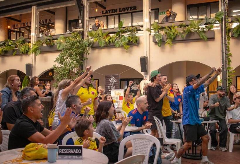 هتل Socialtel Medellin   Formerly Selina Medellin