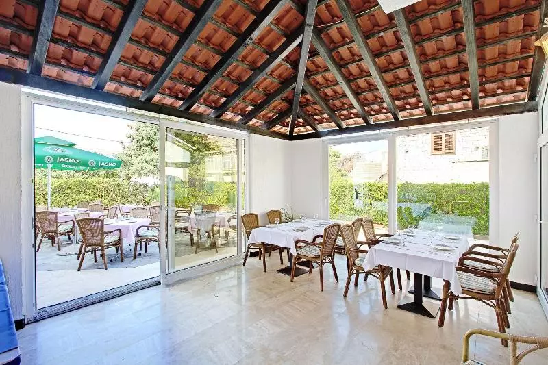 酒店 Villa Supetar