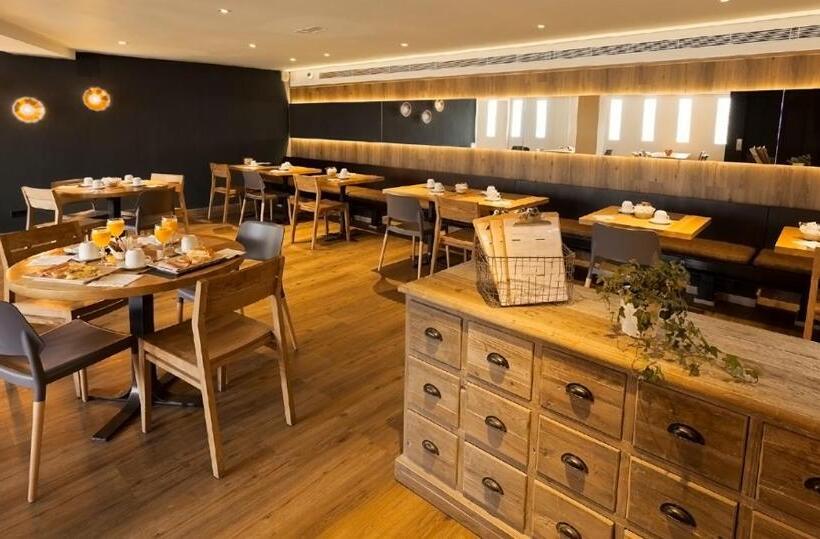 مسافرخانه Dos Rios Origen