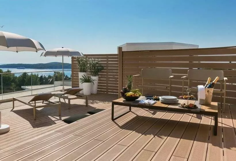 Отель Amfora Hvar Grand Beach Resort