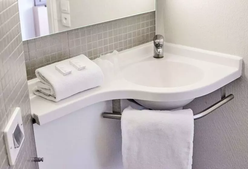 Hotell Kyriad Tours Sud  Chambraylestours