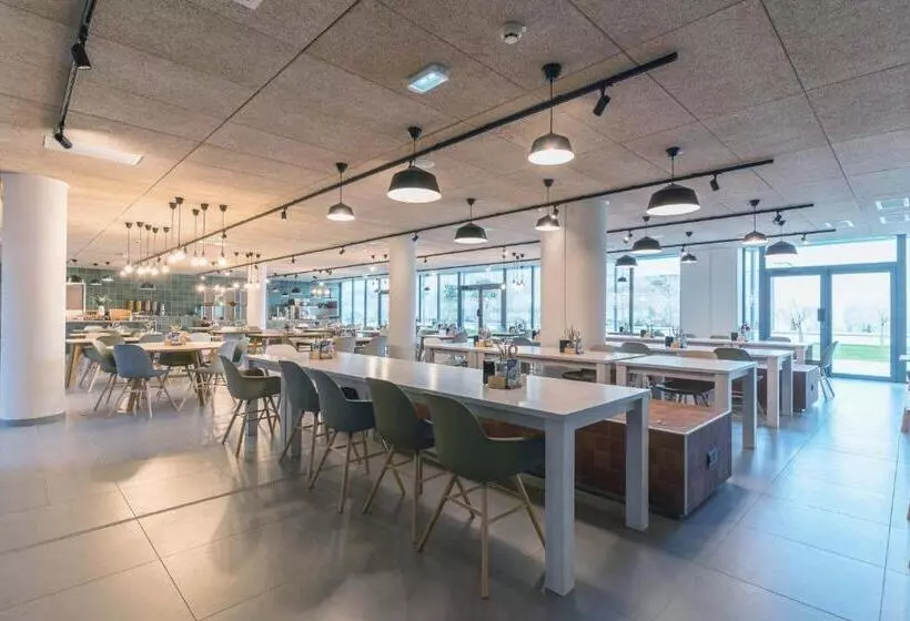 בית מלון כפרי Meininger Marseille Centre La Joliette