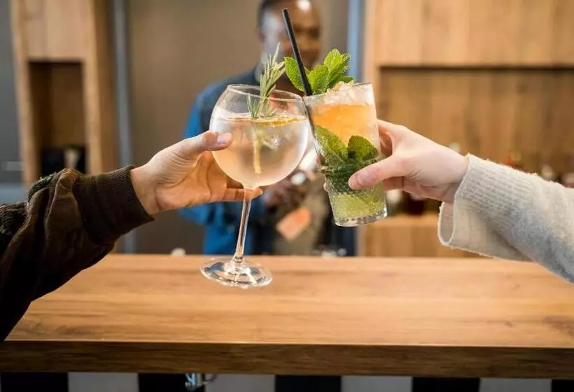 בית מלון כפרי Meininger Marseille Centre La Joliette