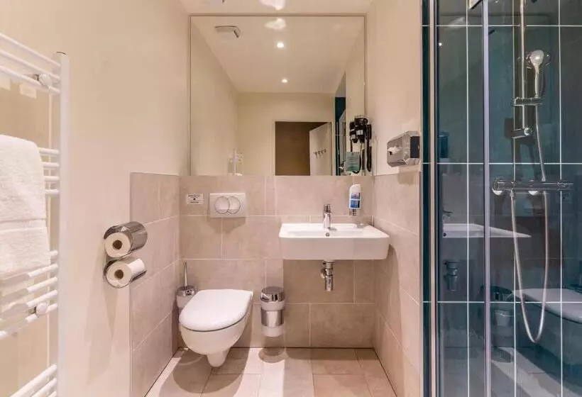 בית מלון כפרי Meininger Marseille Centre La Joliette