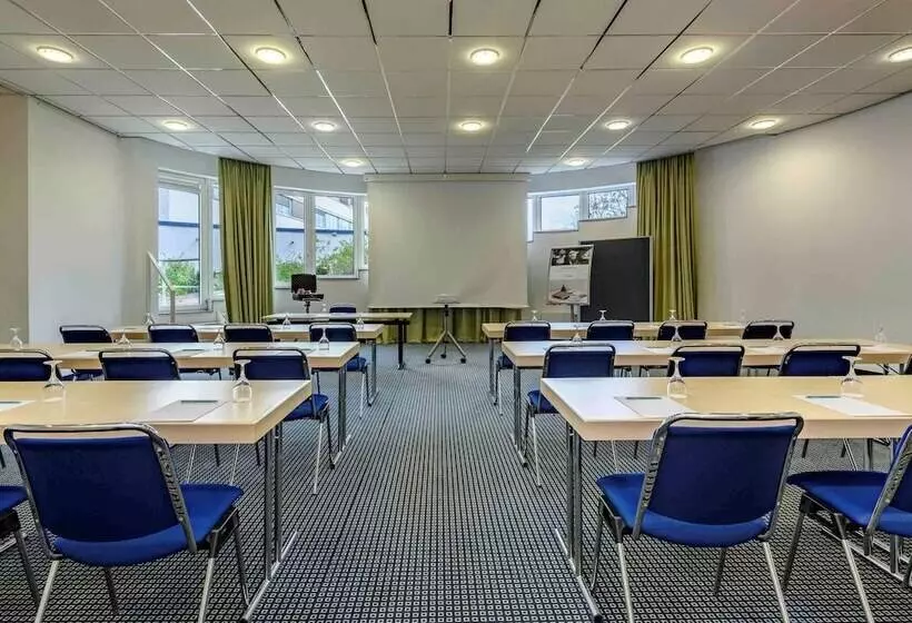 בית מלון כפרי Mercure  Stuttgart City Center