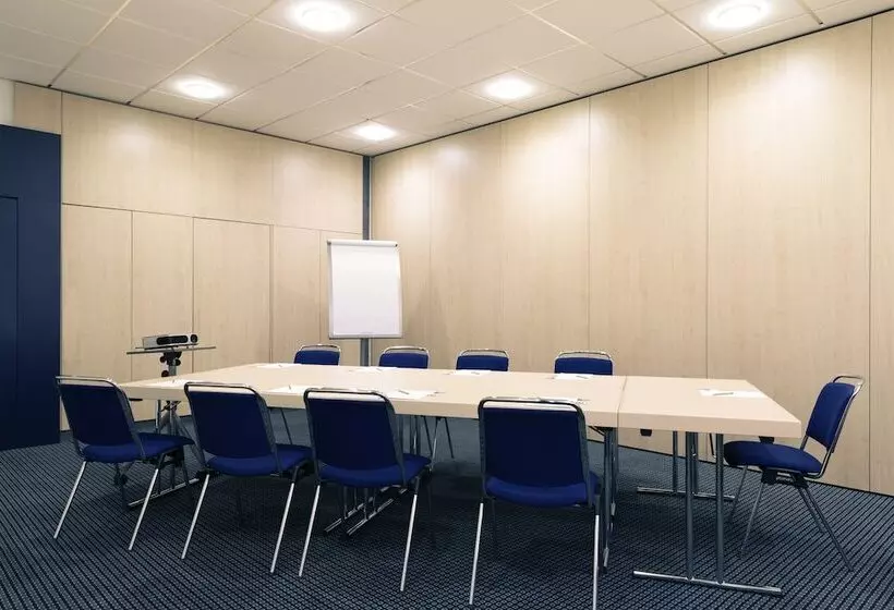 בית מלון כפרי Mercure  Stuttgart City Center