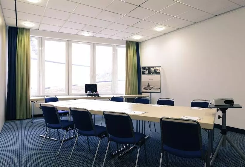 בית מלון כפרי Mercure  Stuttgart City Center