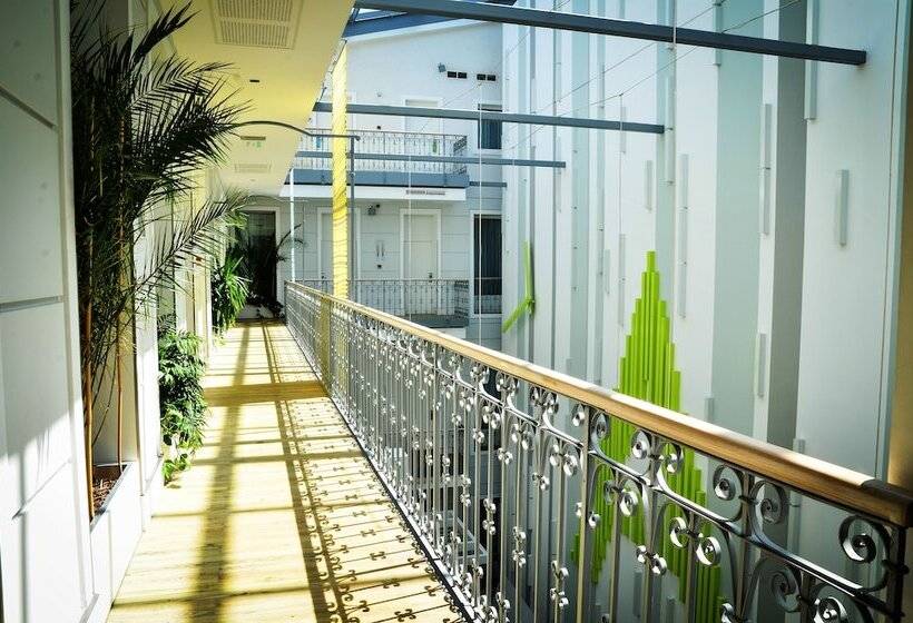 Отель Atrium Fashion