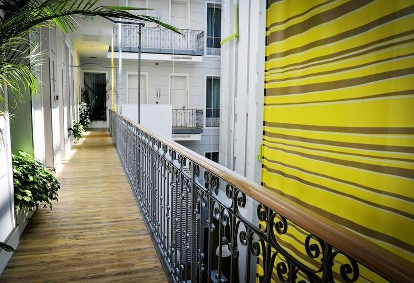 Отель Atrium Fashion