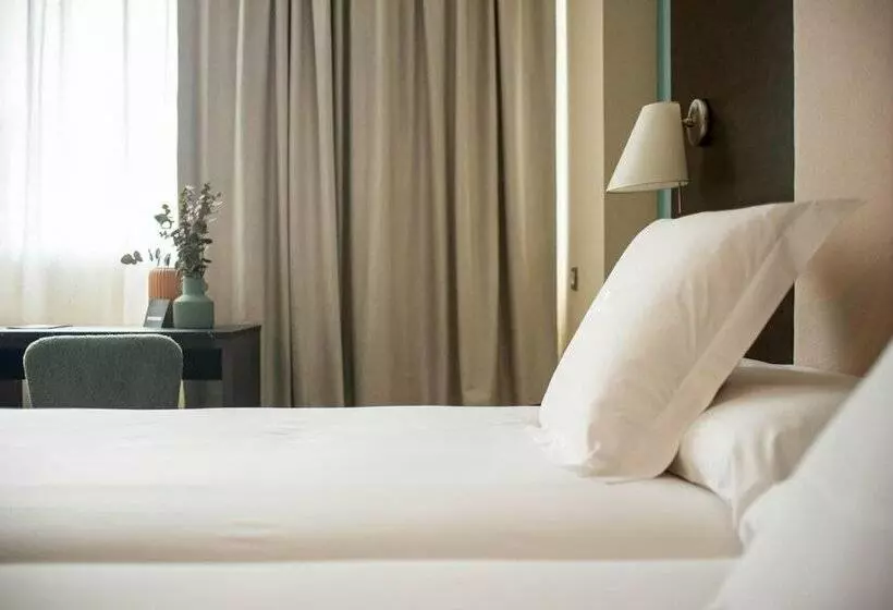 Szálloda AZZ Pamplona Norte