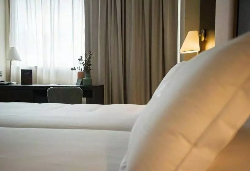 Szálloda AZZ Pamplona Norte