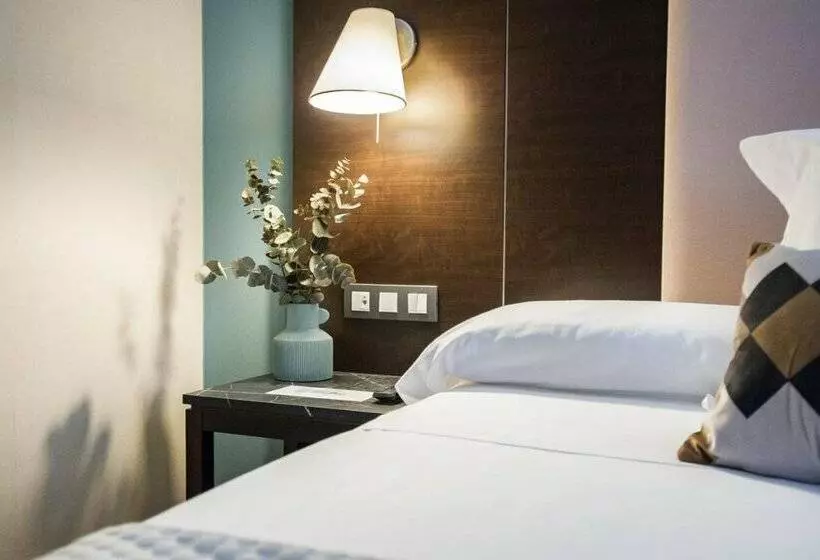 Szálloda AZZ Pamplona Norte