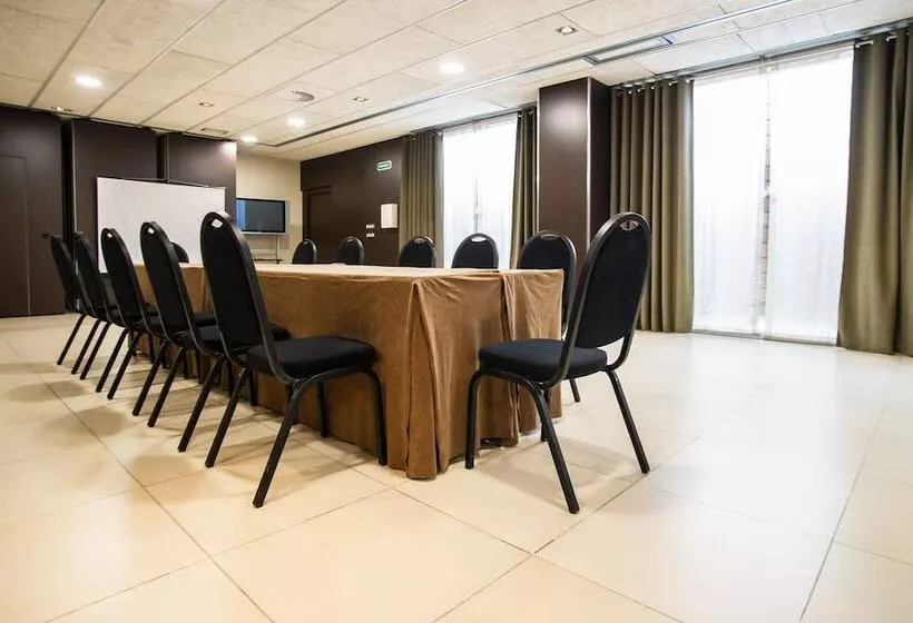 Szálloda AZZ Pamplona Norte