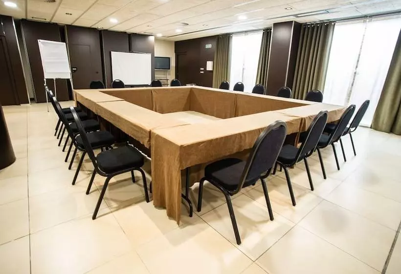 Szálloda AZZ Pamplona Norte