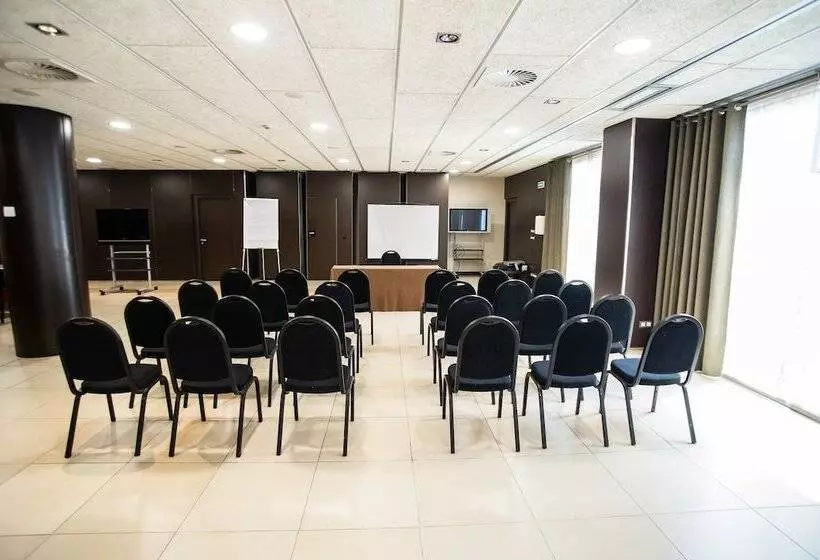 Szálloda AZZ Pamplona Norte