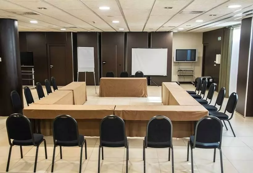 Szálloda AZZ Pamplona Norte