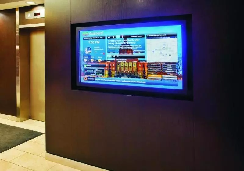 Отель Courtyard By Marriott Edmonton Downtown