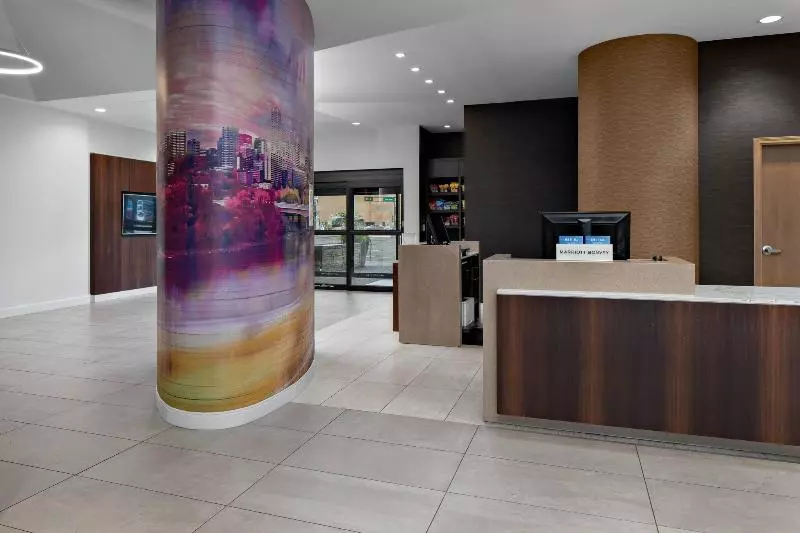 Отель Courtyard By Marriott Edmonton Downtown