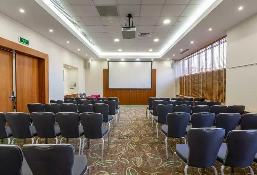 هتل Holiday Inn Moscow Sokolniki, An Ihg