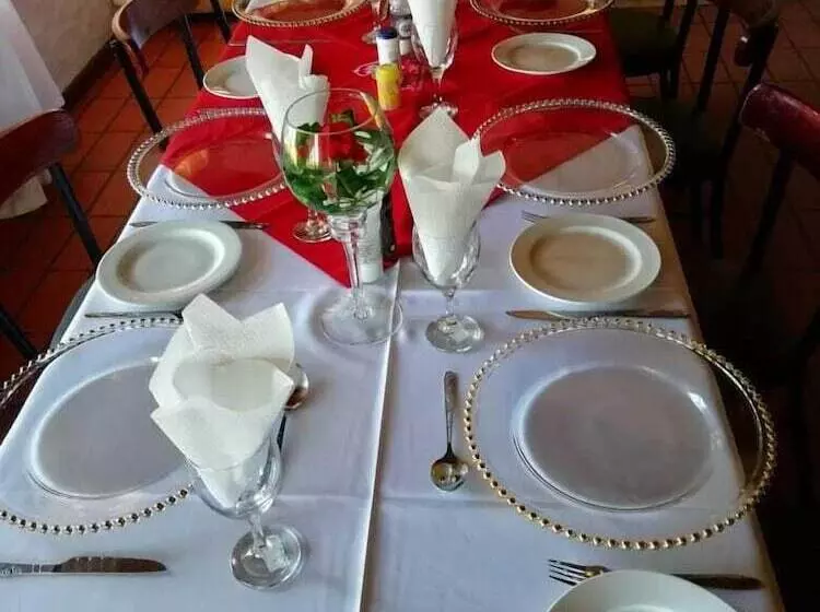 هتل Joie De Vevre Conferences