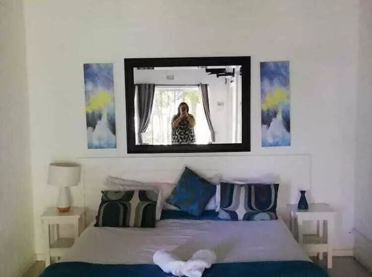 هتل Joie De Vevre Conferences