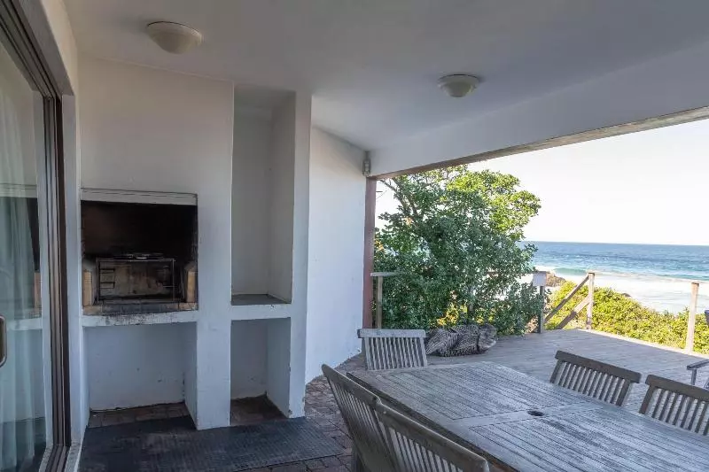 Отель Arch Rock Chalets